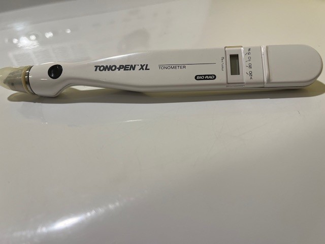 Tonometer Tono-Pen XL Bio-Rad Good Condition, includes tip covers, 4 batteries,