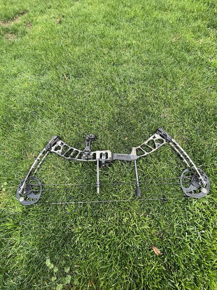 Mathews Compound Bow. Has Case For It Too.