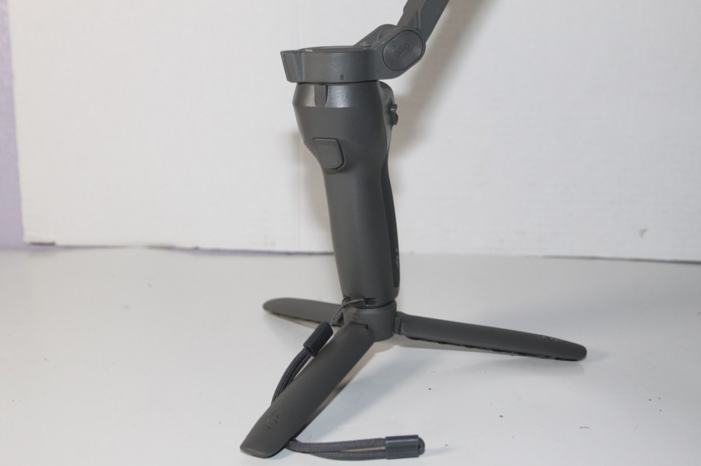 DJI Osmo Mobile 3 - Gimbal Stabilizer
