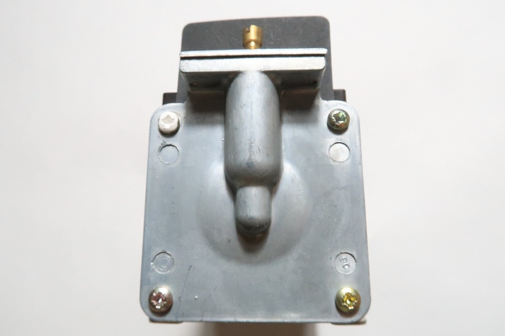 Cutler Hammer D80J Eaton Delay Timer Series A2 D80AM
