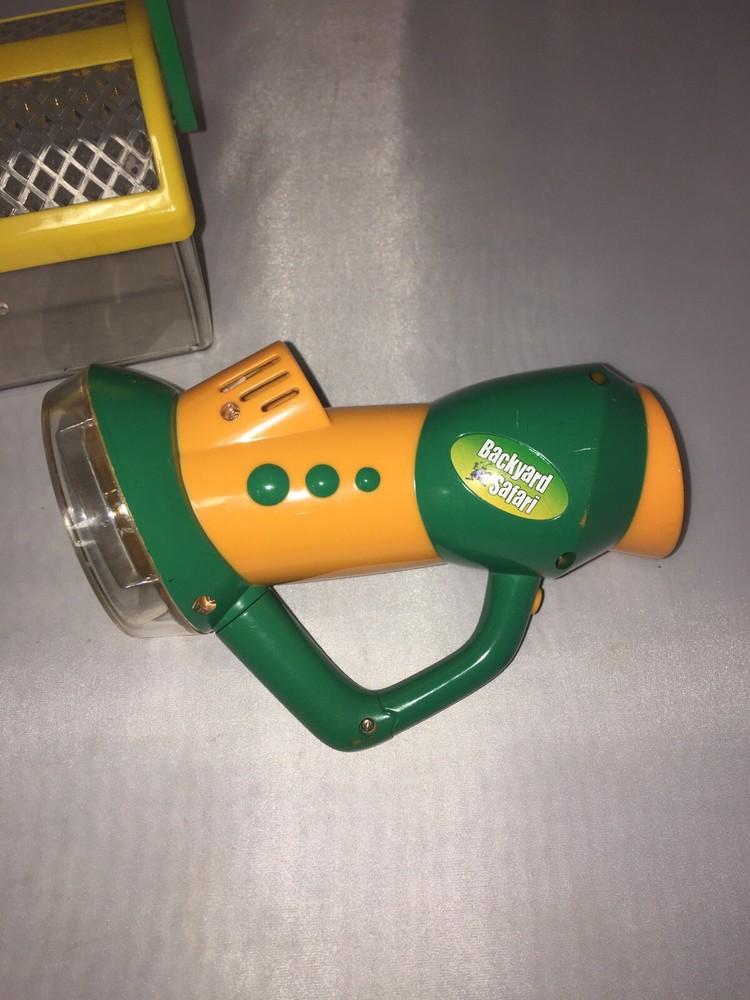 BACKYARD SAFARI BUG SCOPE and bug basket
