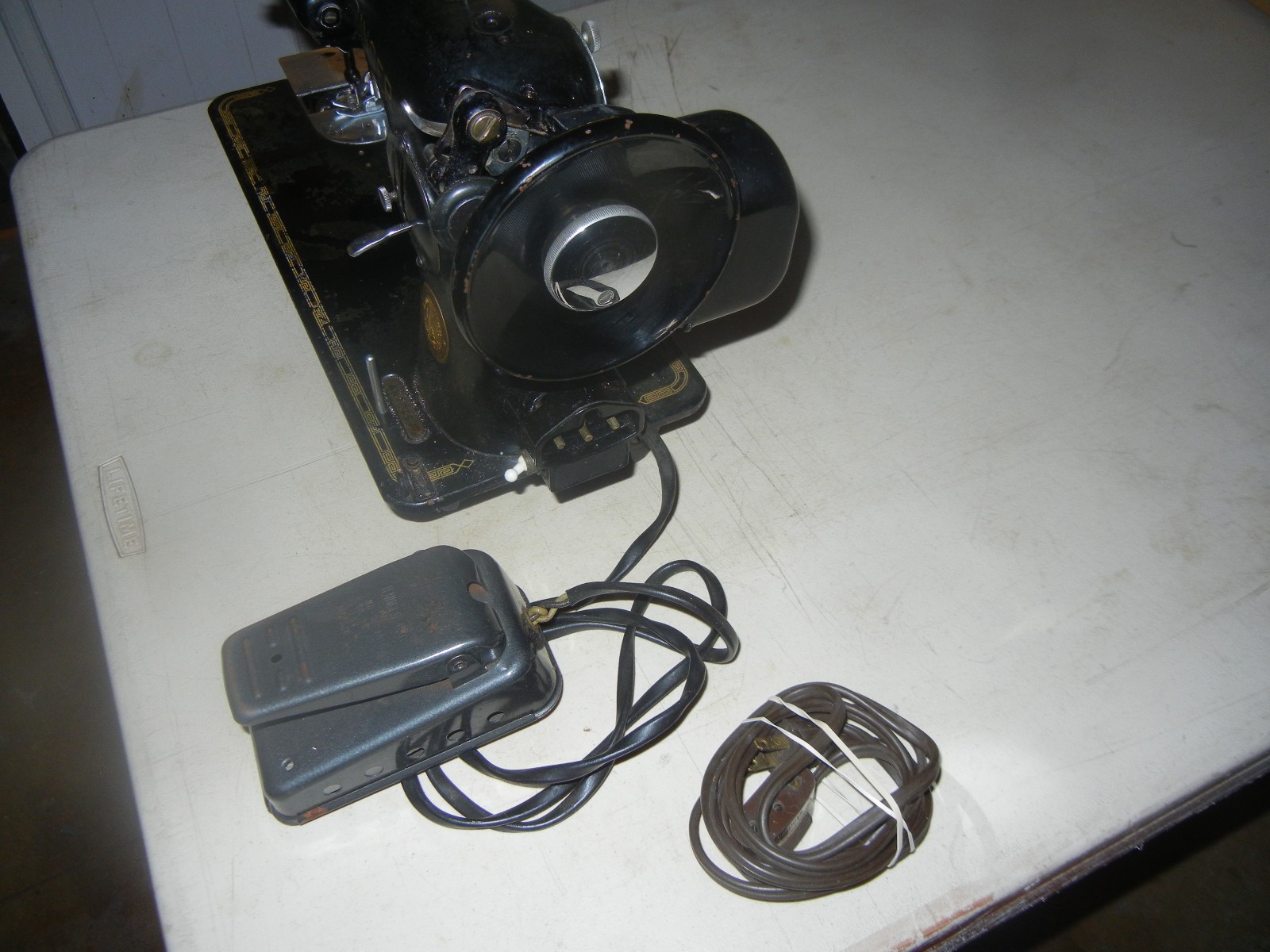 Singer Model 201 Sewing Machine