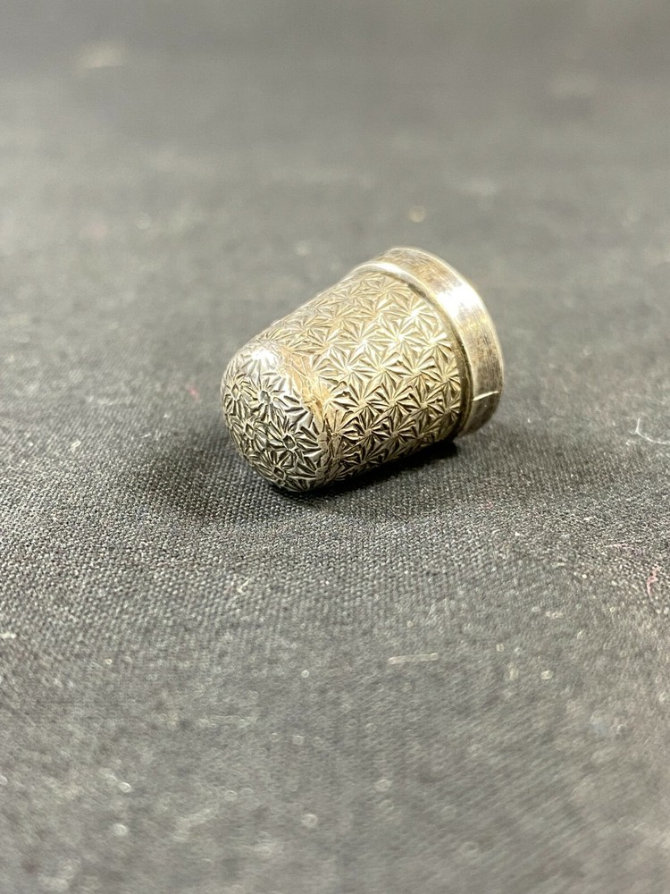 Silver hallmarked THIMBLE Birmingham 1918 JF