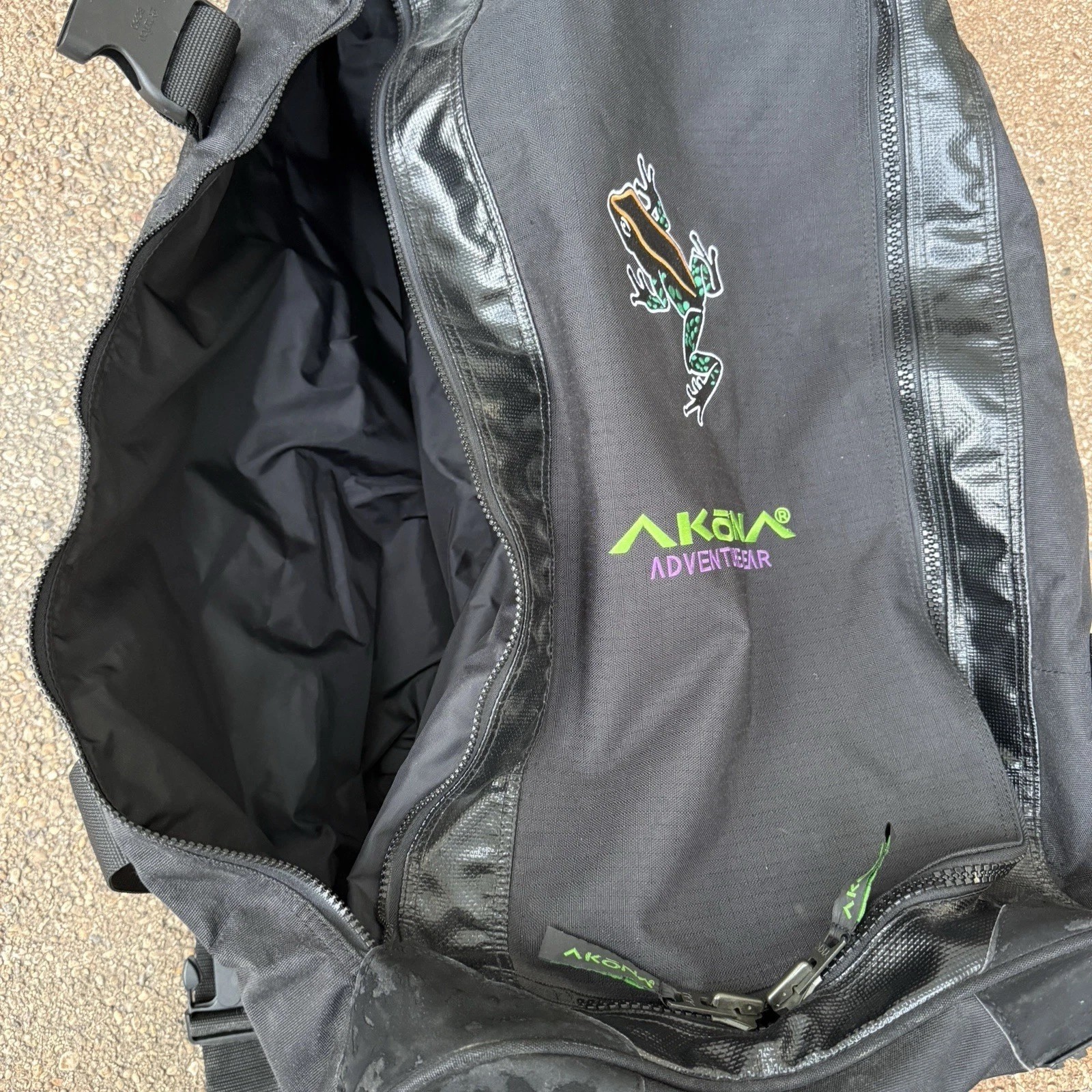 Akona Adventure Gear 31x15x15 XL Travel Dive Scuba Roller Bag Black Rain Cover