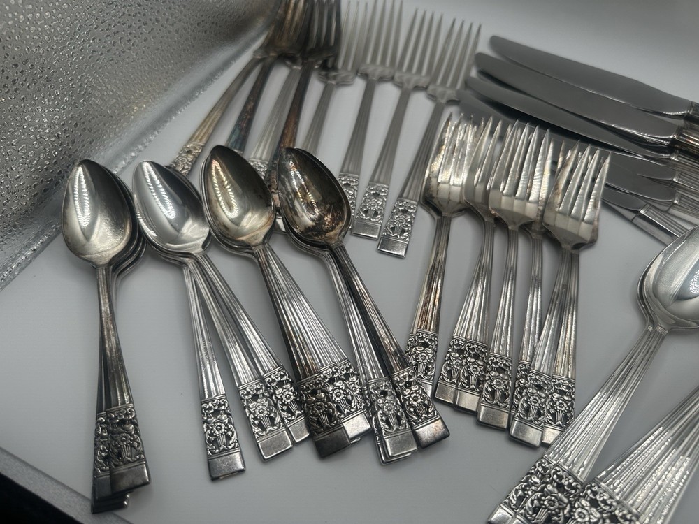 Oneida Community Hampton Court Fluted Silver Plate Flatware 47pc Set