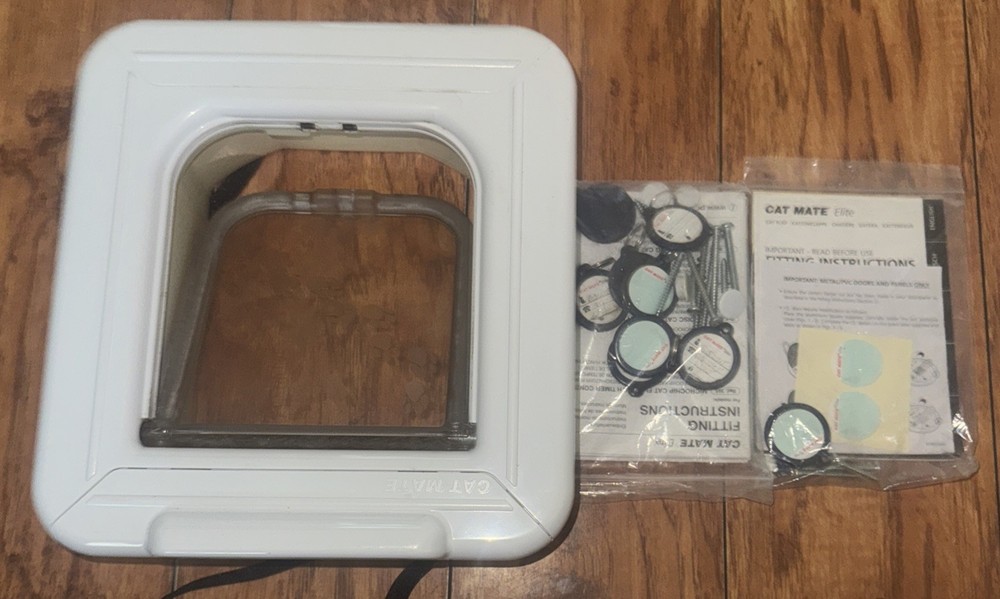 Cat Mate Elite Microchip/ID Disk Cat Flap W Timer Control