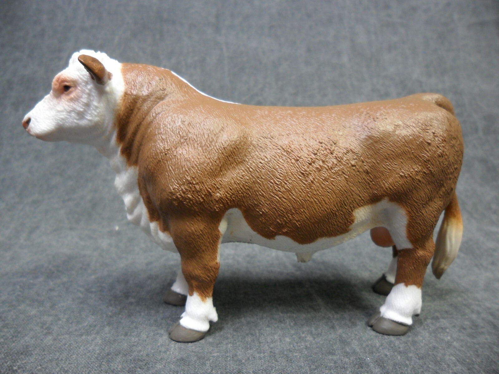 CollectA NIP * Polled Hereford Bull * 88861 Breyer Cow Model Toy Figurine