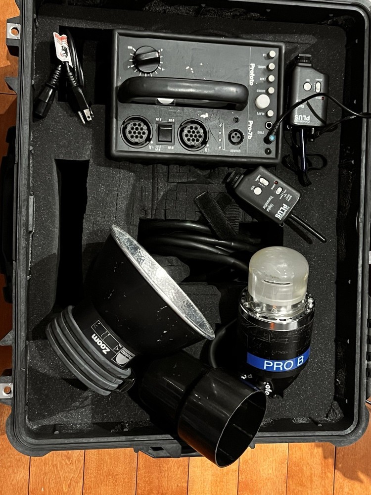 Profoto Pro Head Pro-B Plus Strobe Flash - With Reflector - Prefect Condition.