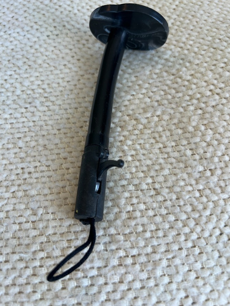 Plastic String Loop Release
