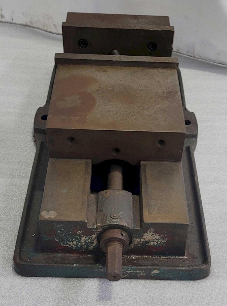 8" MACHINE VISE WITH 8" OPENING