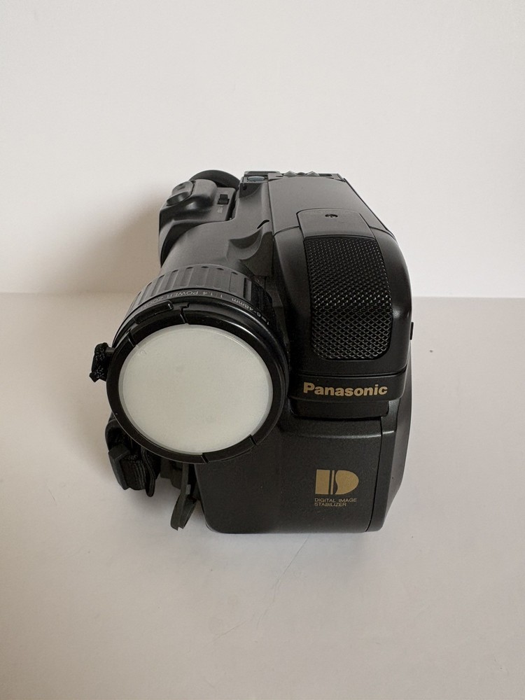 Panasonic NV-S5 Camcorder Bag & 1x Battery untested includes guide. I1