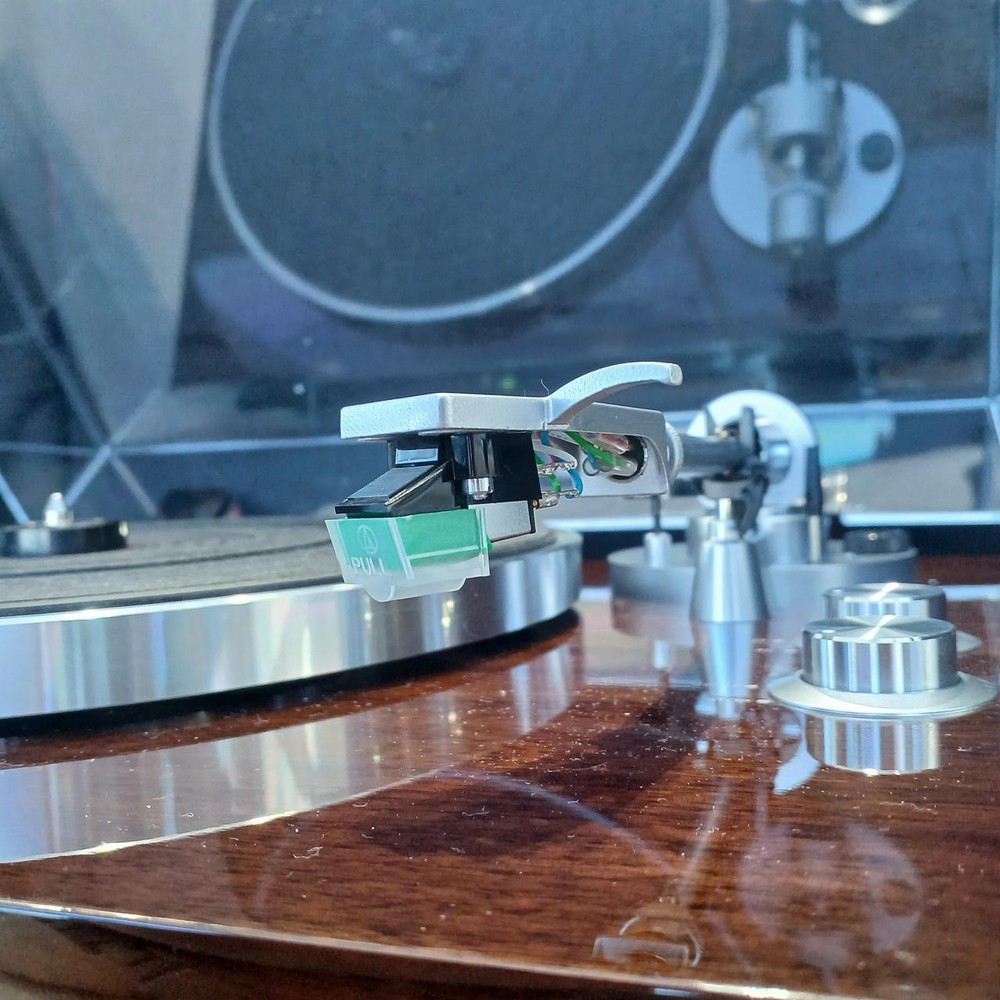 AKAI BT500 Bluetooth Turntable Tested Working No Power Adapter