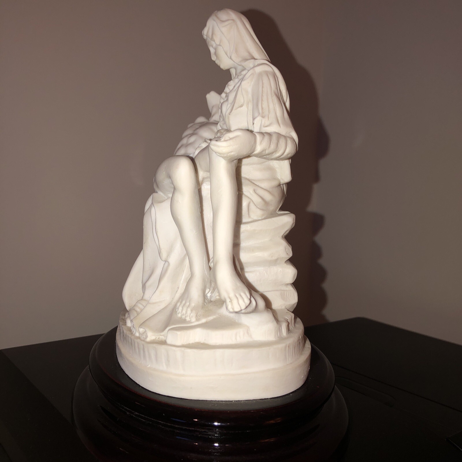 Michelangelo's Pieta Jesus Sculptor A. Santini PIETA Classic9x7x4” Made In Italy