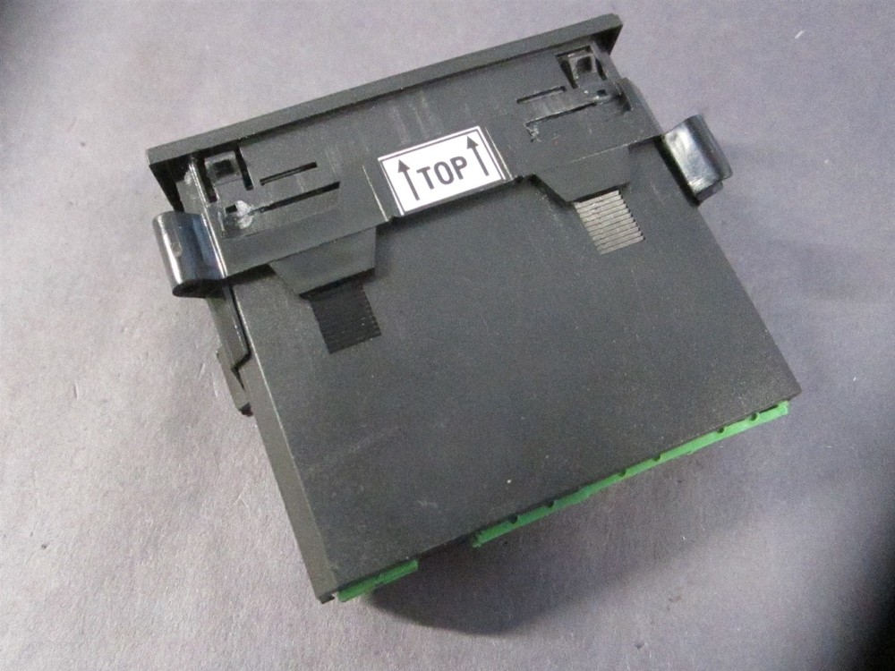 4-20mADC 85-250VAC Red LCD Process Digital Panel Meter with Mounting Brackets