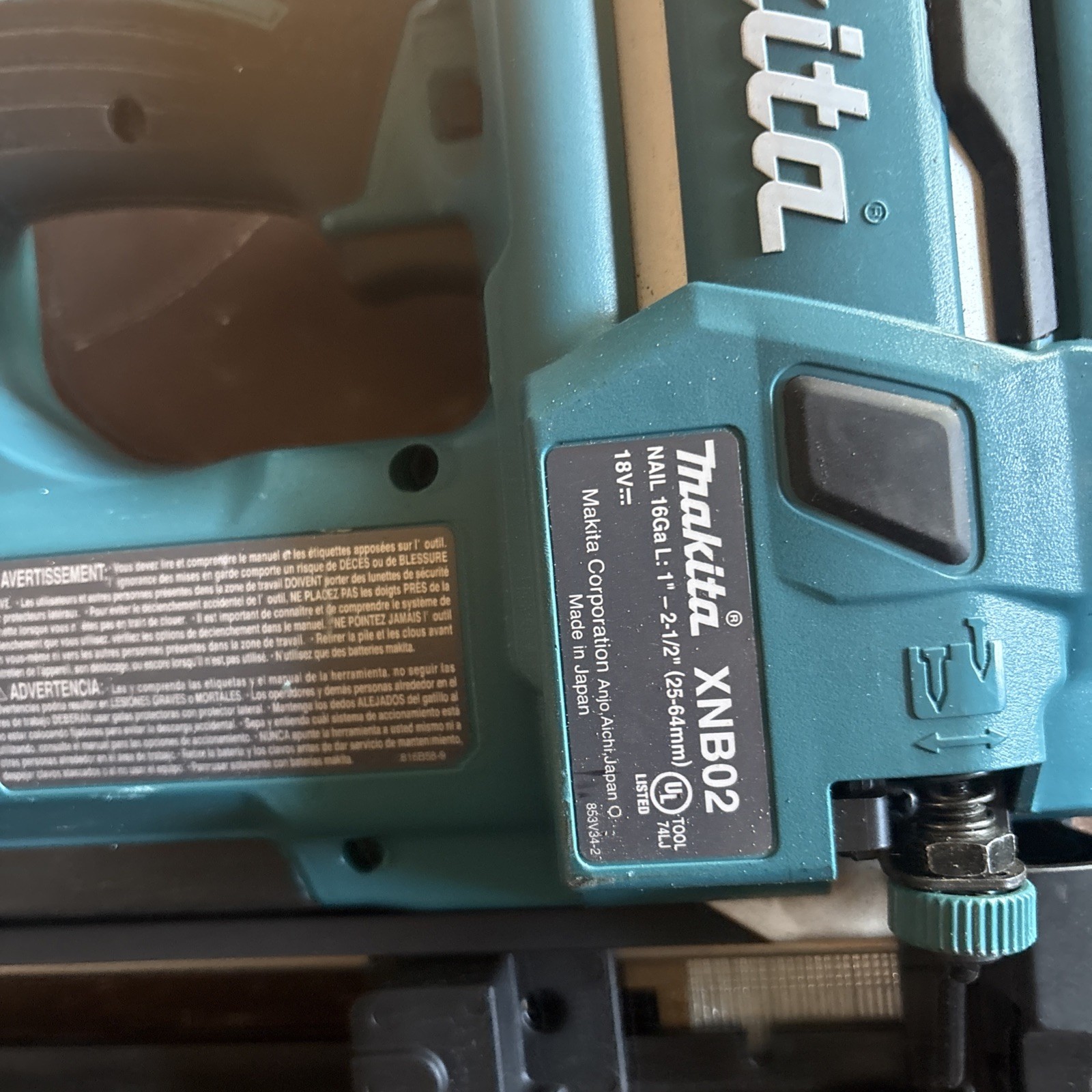 Makita XNB02Z 18V LXT 16-Gauge Cordless 2-1/2 in. Straight Finish Nailer