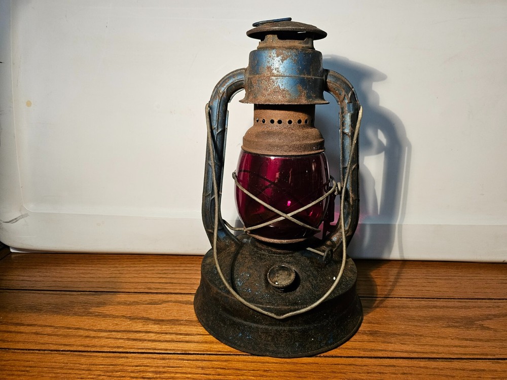 VINTAGE DIETZ #100 LANTERN RED GLOBE COMPLETE
