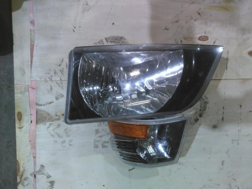 For 2003 VOLVO VNL HEADLIGHT Left , OH