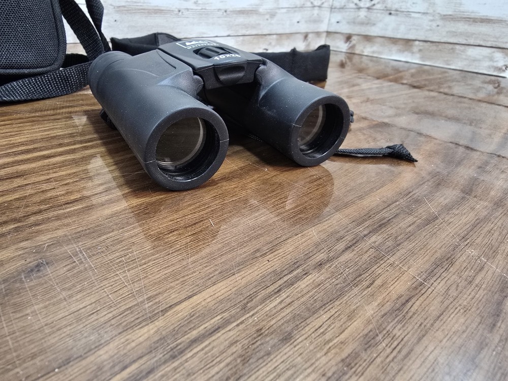 REI 10x26 Waterproof Binoculars with Case & Neck Strap NICE