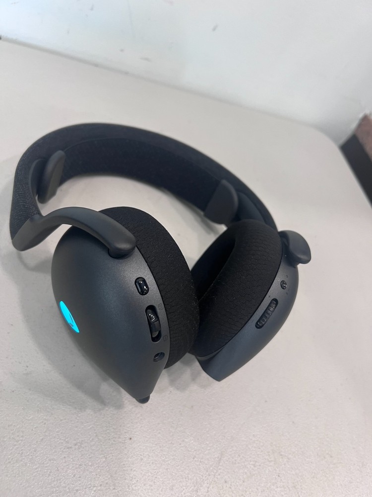 Alienware Tri-Mode Wireless Gaming Headset AW725H Wired/Wireless - NO RECEIVER