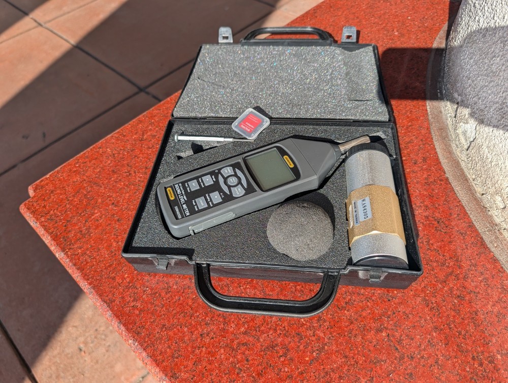 General Tools DSM403SD Professional Class 1 Sound Level Meter + Calibrator