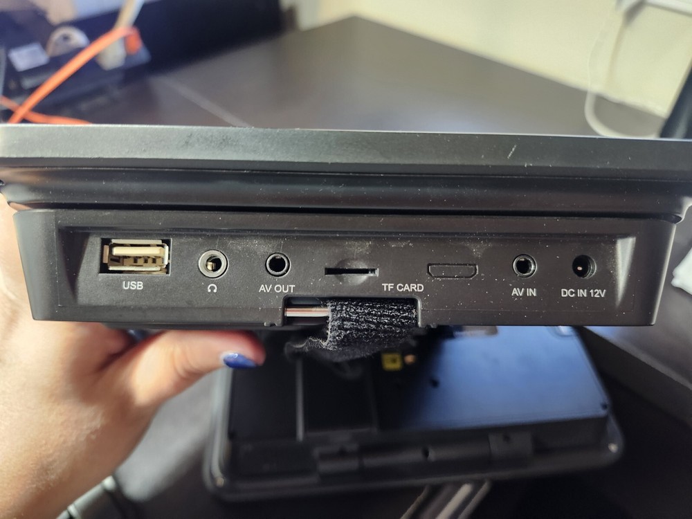 Arafuna Mobile DVD Player HD1013B with mounting brackets