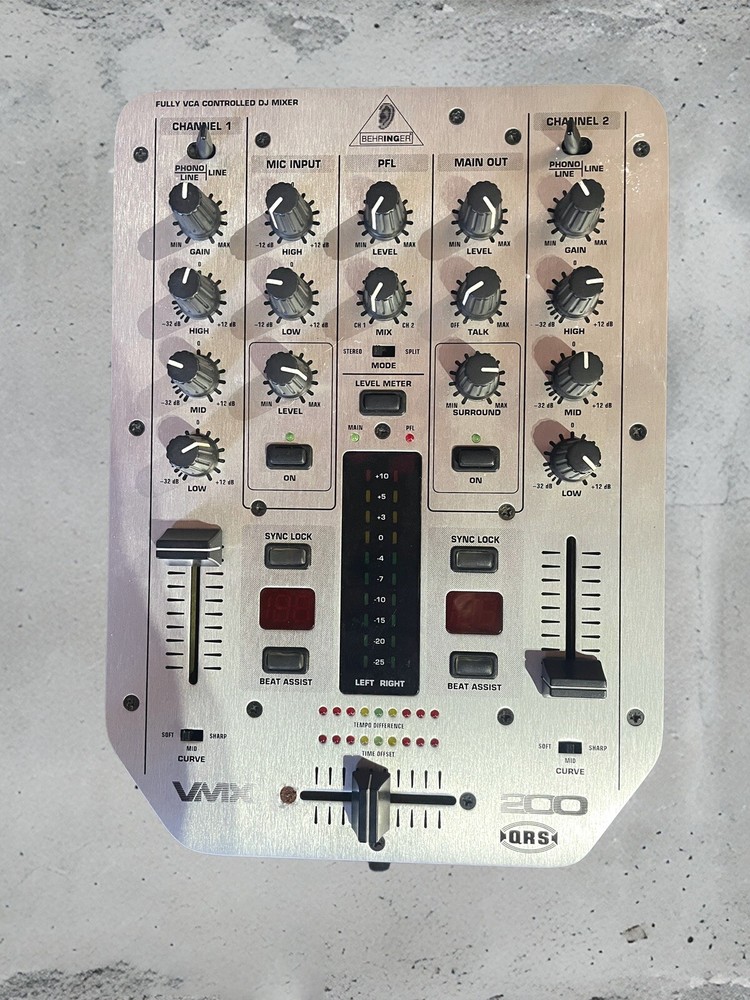 Behringer VMXb 200 Professional DJ Mixer