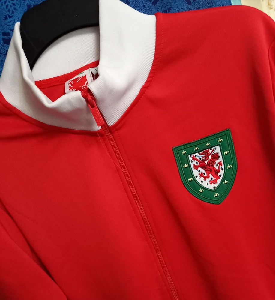 Official Team Wales Retro Full Zip Red/White Jacket (Multiple Sizes Available)