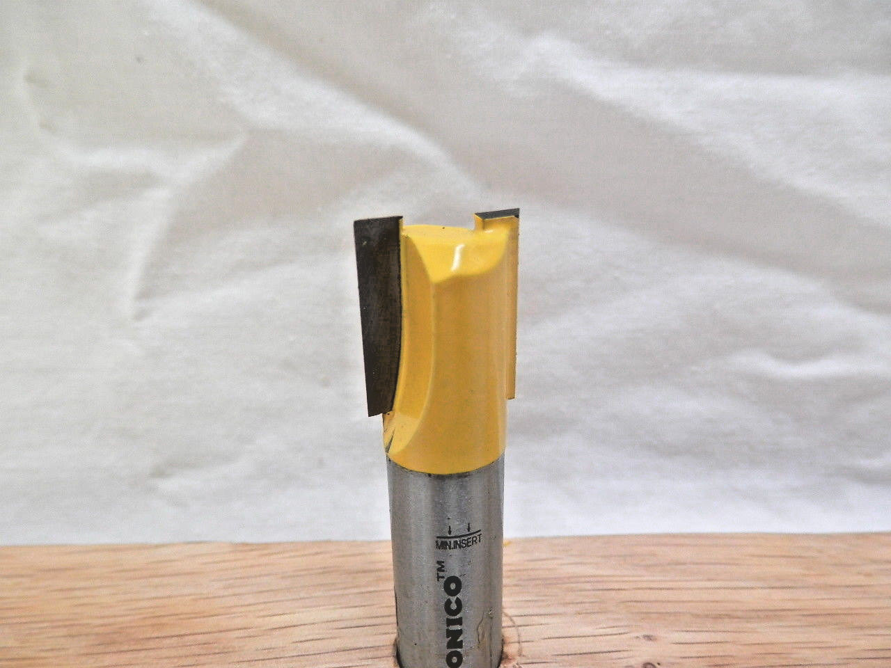 (1) NEW Yonico 5/8" D Straight Carbide Tipped Router Bit 1/2" Shank 2 flute y4