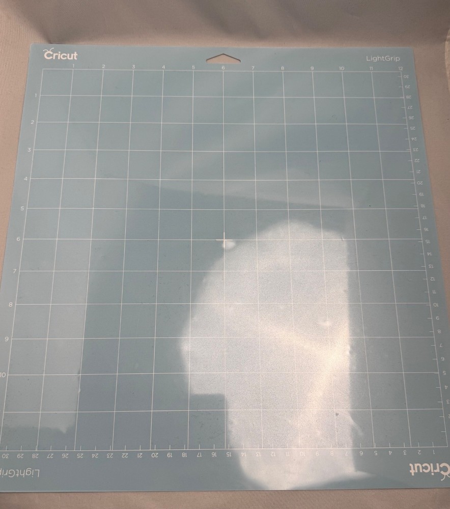 Cricut LightGrip Cutting Mat - 2001976 - Blue - Used