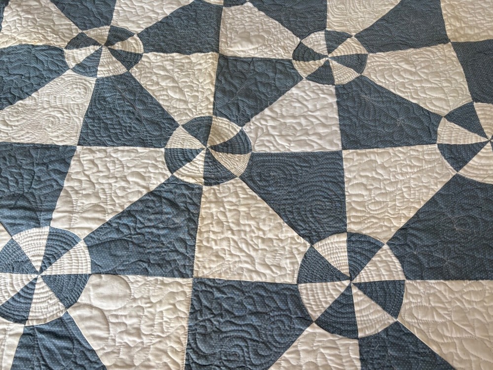 EXQUISITE QUILT, DRAMATIC QUILTING, PATCHWORK & WHOLECLOTH, TWO-SIDED GLAMOUR