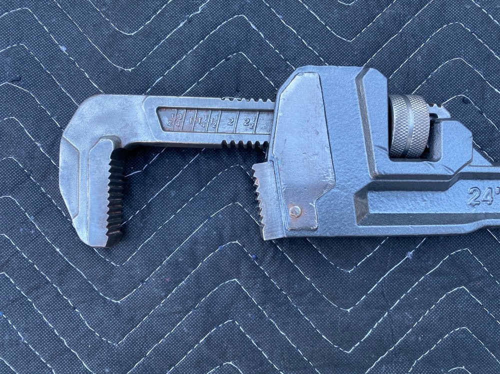 Kobalt 24” Cast Iron Pipe Wrench Black