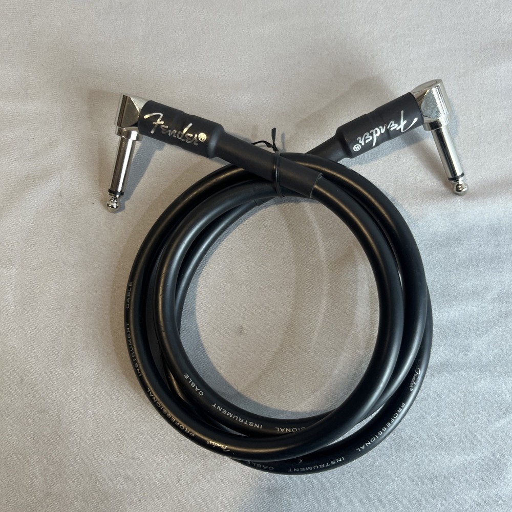 Fender Professional Series Angle to Angle Instrument Cable 3 ft. Black