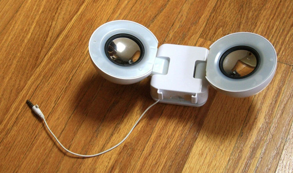 Portable wired speaker white ball folding blinking multicolored lights