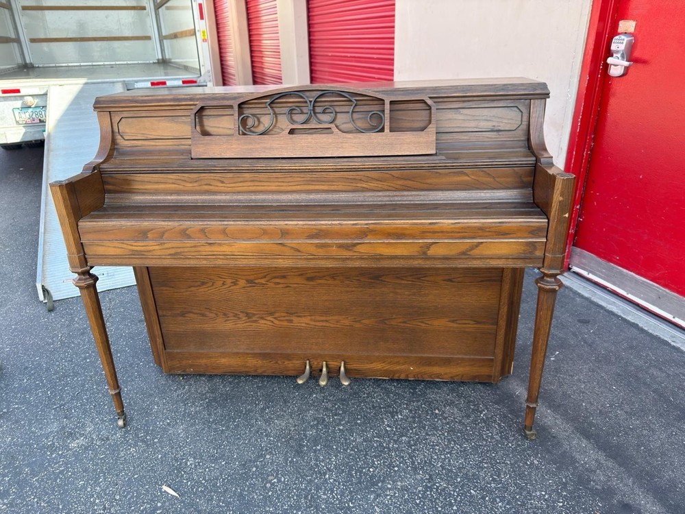 KIMBALL UP RIGHT PIANO