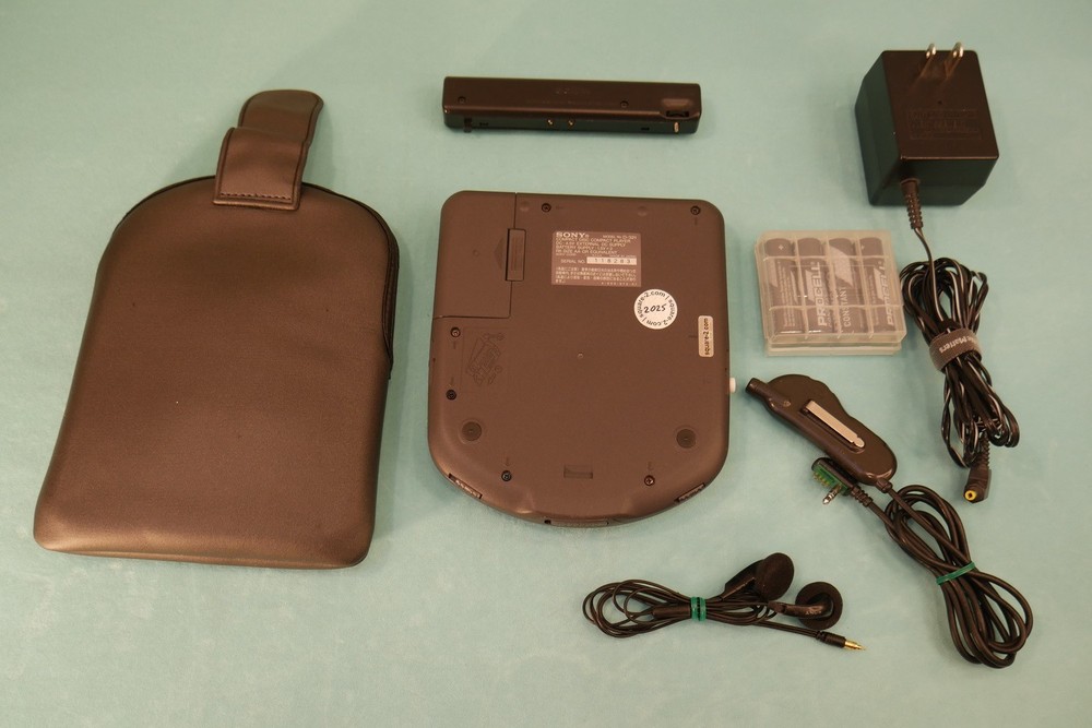 Sony D-321 Discman :: Restored :: Complete Set