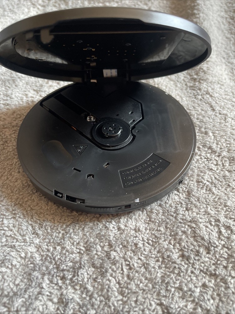 Memorex MPC600B Portable CD Player - Black TESTED AND WORKING