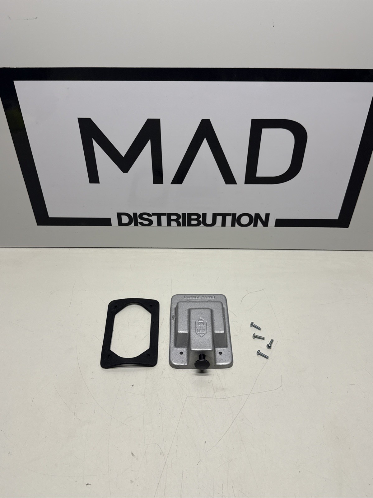 DS128 - Crouse-Hinds Cast Aluminum Single-Gang Raintight Snap Switch Cover with