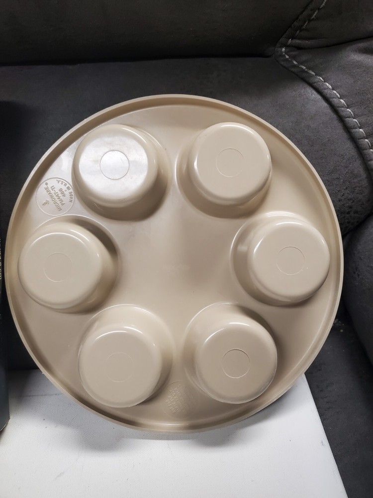 Kitchen Bakeware - Anchor Hocking Microwave Muffin Pan With Box and Instructions