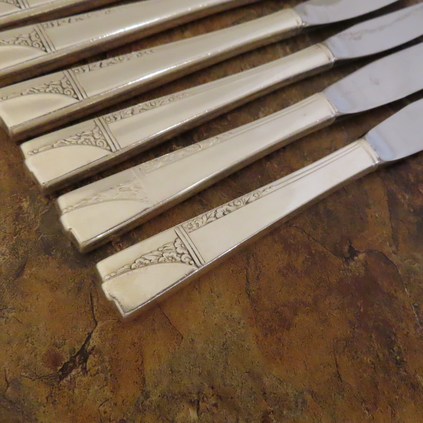 Oneida Caprice Set of 8 Grille Dinner Knives Nobility Silverplate Flatware Lot A