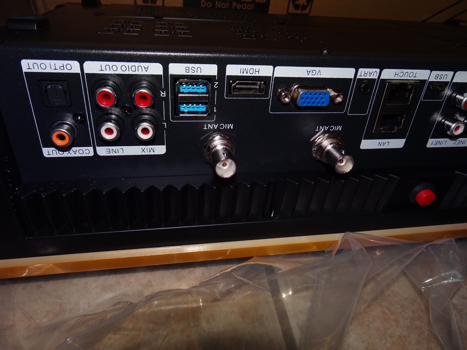 19.5" Touch Screen Karaoke / Media Player All-in-One System 19.5 吋触摸点播一体卡拉OK