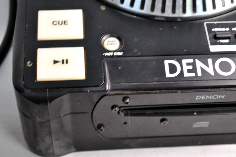 Denon DN-S5000 CD Turntable Deck- DJ Mixer. Powers On (Read)