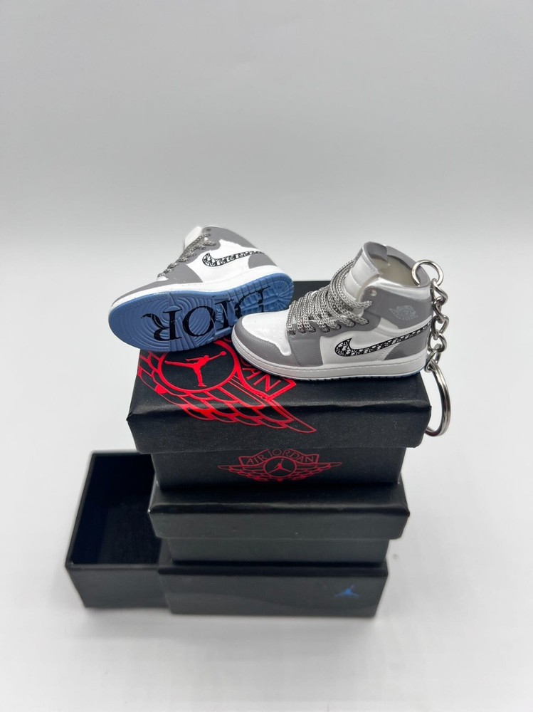 Single Retro High Mini 3D Keychain with movable shoelace-Gray