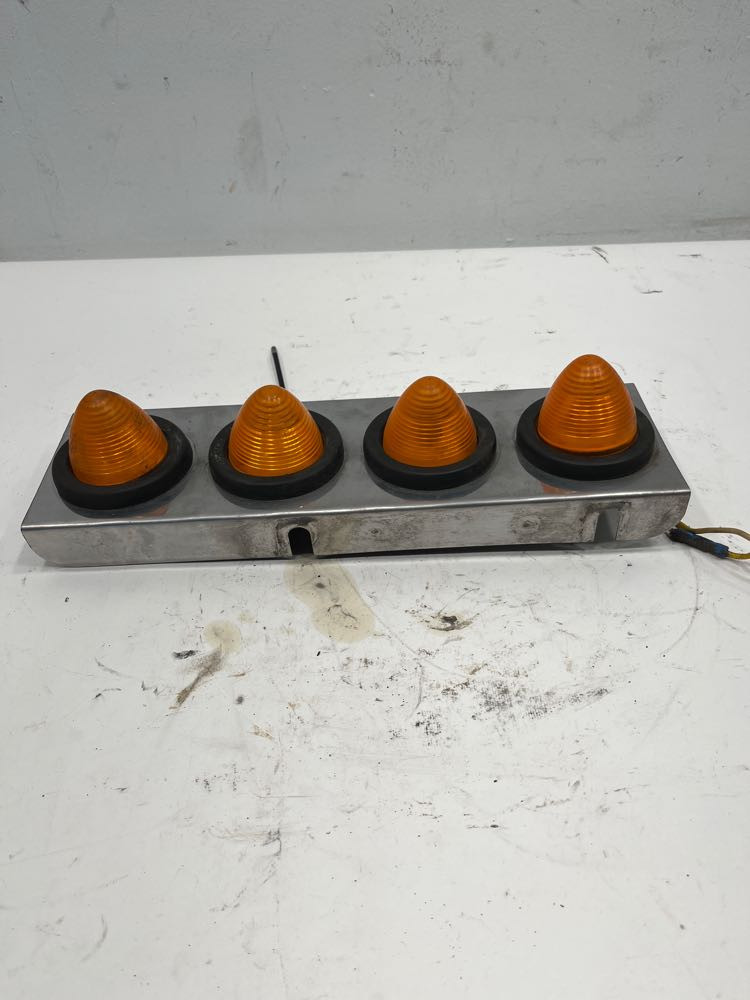 1989 Peterbilt 379 Marker Light (759-10513)