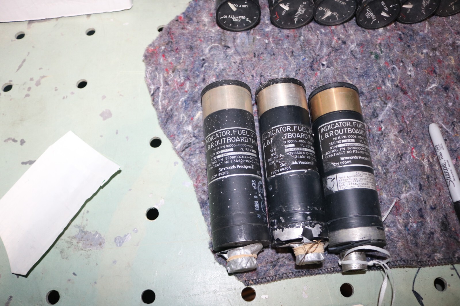 (1) Excellent cond B-52 fuel quantity indicator L + R Outboard tank