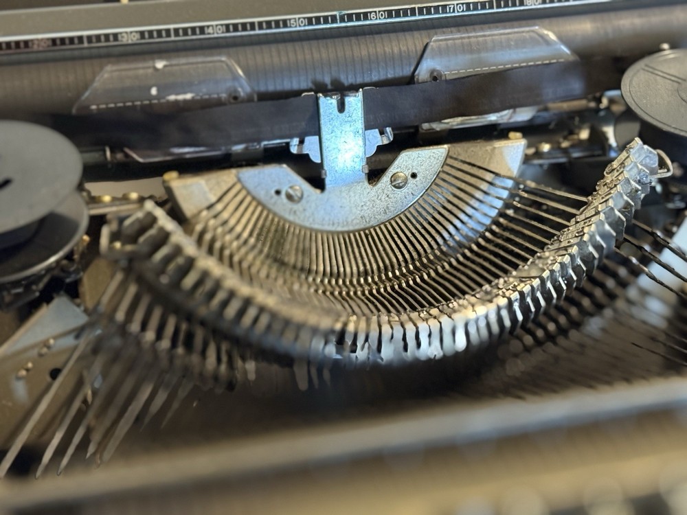 Adler Junior 12 Medium Portable Typewriter - Excellent Condition