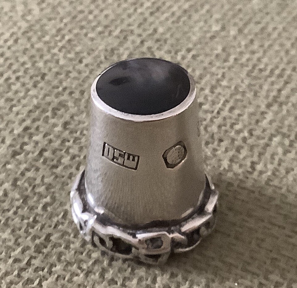 DAVID SCOTT WALKER HALLMARKED SILVER THIMBLE -SHEFFIELD..