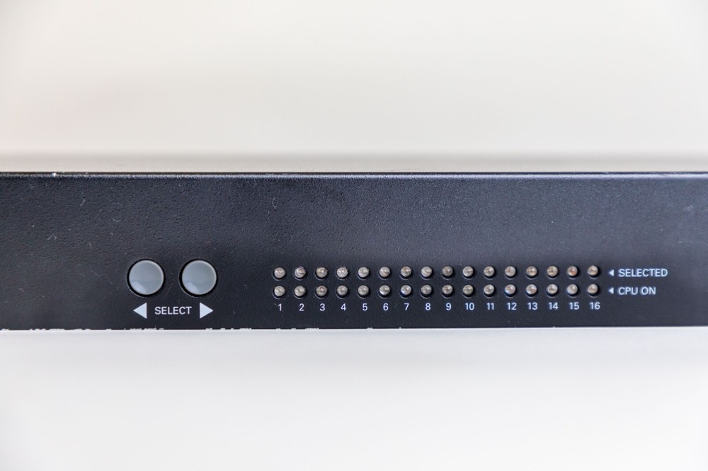 Tripp Lite NetCommander (B0720161) 16-Ports Rack-Mountable KVM switch PS/2...