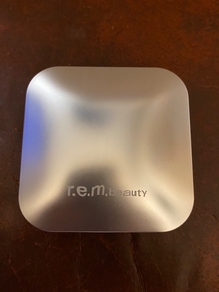 NIB High End R.E.M. Beauty Interstellar Highlighter Topper Miss Jupiter!