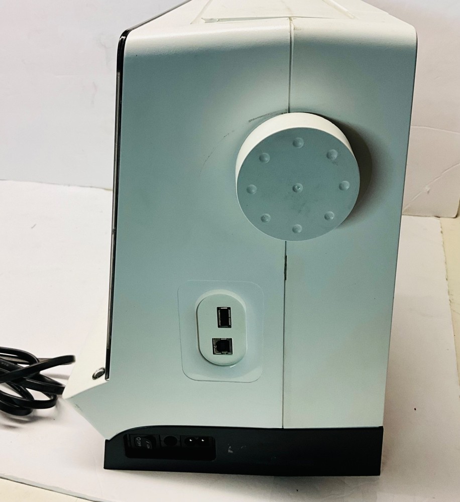 PFAFF Creative Sensation AS IS Powers ON Then OFF Read