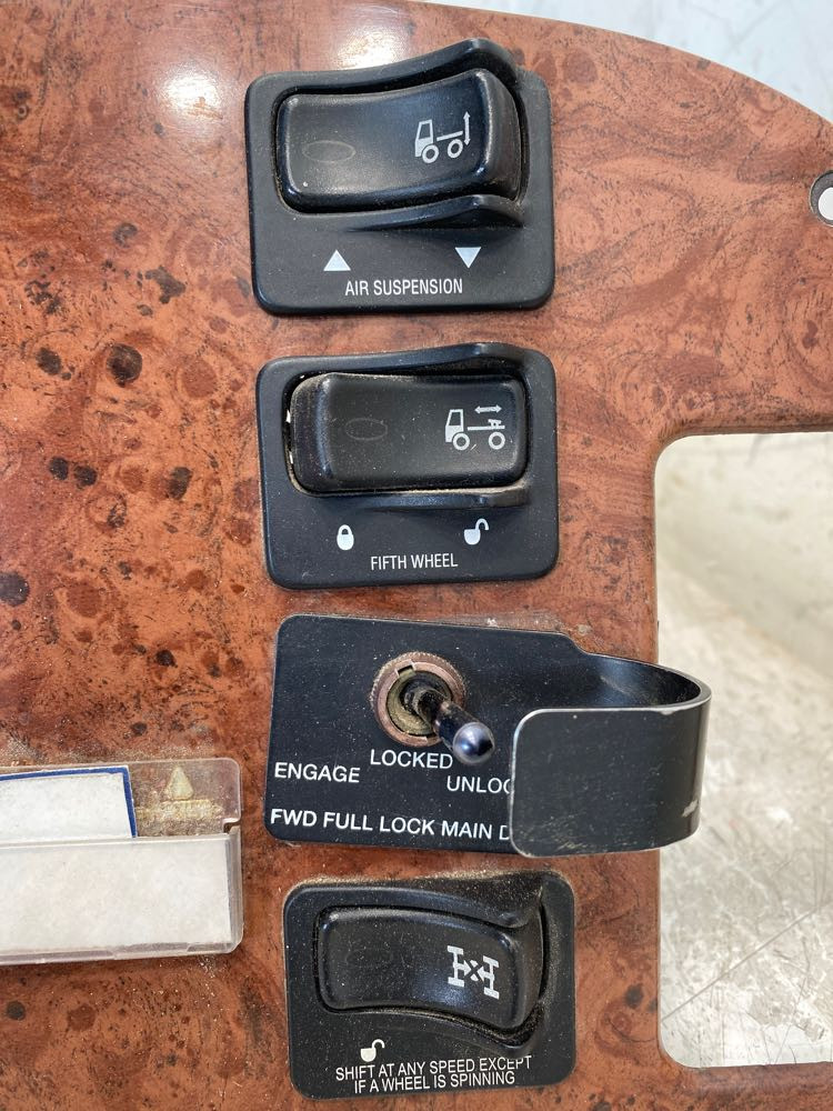 2005 Peterbilt 378 Gauge Panel (716-10199)